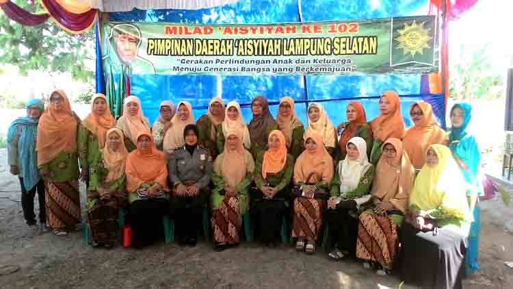 Milad Ke-102, PD Aisyiyah Lamsel Gelar Bakti Sosial Bantu Kaum Dhuafa