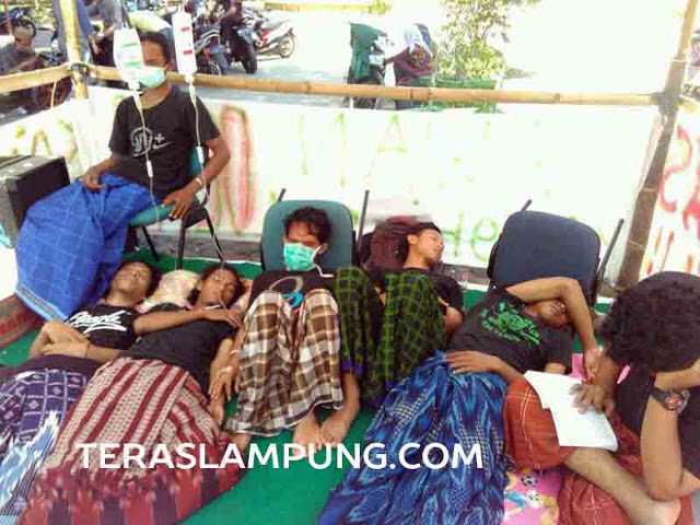 Mogok Makan Aktivis UKM SBI IAIN Berlanjut: Lima Dirawat PMI, Dua Dirawat di RS Immanuel