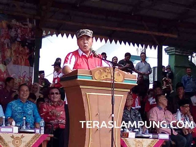 Bakti Sosial Lampung Sai, Sjachroedin Z.P. Pimpin Pembagian 750 Paket Sembako