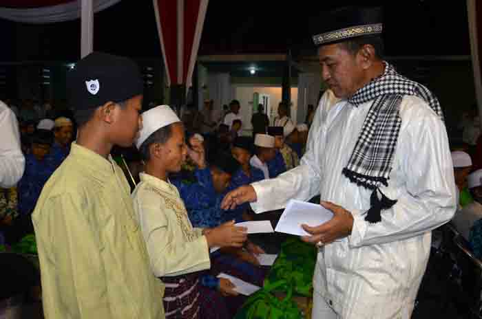 Safari Ramadan, Pangdam Sriwijaya Serahkan Bingkisan kepada 100 Anak Yatim di Lampung