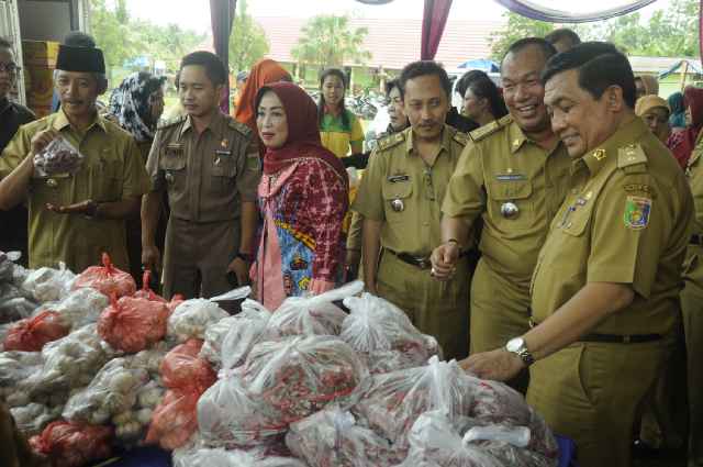 Pemprov Lampung Gelar Pasar Murah di Desa Sukoharjo Pringsewu