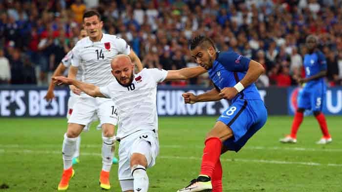 Bahasa dan “Kepribadian” dalam Siaran Langsung Sepak Bola
