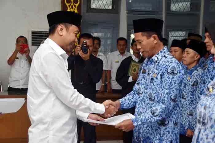 Bupati Lampura Serahkan SK Pengangkatan 236 CPNS Honorer K2