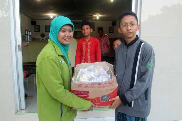 10.000 Tajil dari Donatur Dompet Dhuafa Lampung Peduli