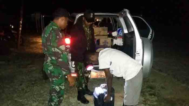 Prajurit TNI Gagalkan Penyelundupan Ribuan Botol Miras di Papua