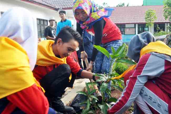Upaya Organisasi Mandiri, Ansor Way Kanan Tabung Pohon di Pesantren 