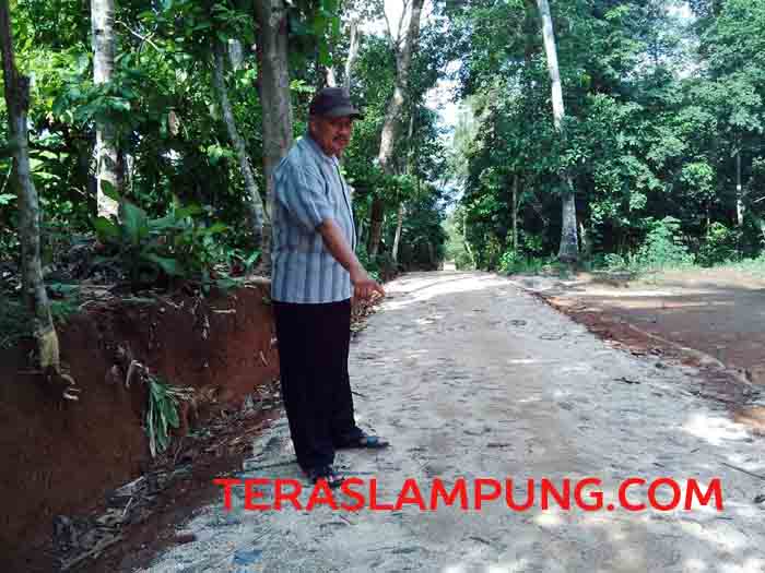 Di Desa Subik Lampura, Dana Desa Dipakai untuk Bangun 1,8 Km Jalan “Onderlaag”