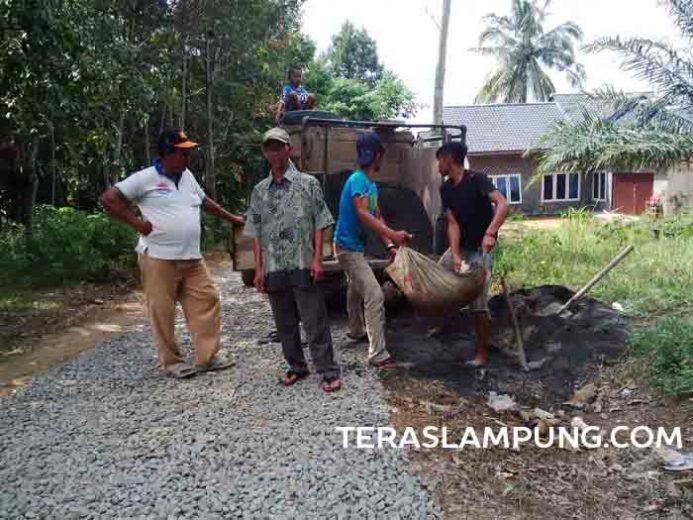 ADD di Desa Gunung Sadar Dipriotaskan untuk Bangun Lapen dan TPT