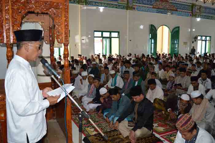 Bupati Khamami Shalat Ied di Simpang Pematang