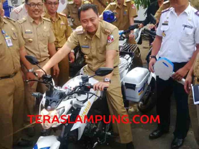 Pemkab Lampura Bagikan 128 Sepeda Motor untuk Para Kades dan Lurah
