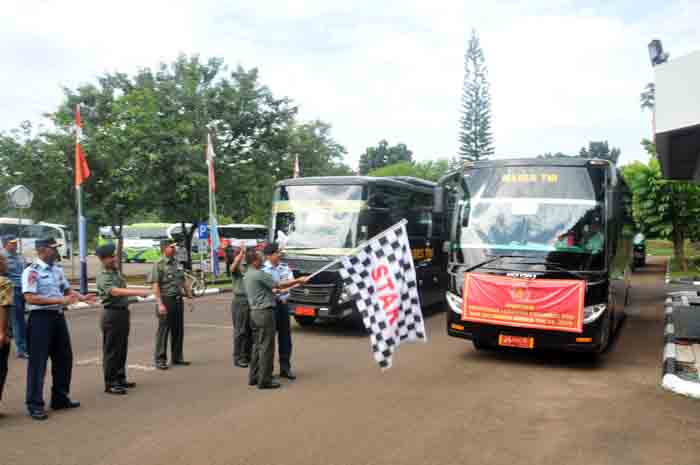 Mabes TNI Berangkatkan 1.304 Prajurit TNI dan PNS Mudik Gratis