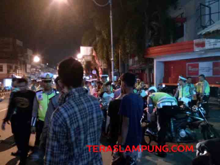 Tim Gabungan Polresta Bandarlampung Gelar Razia Malam Sepeda Motor