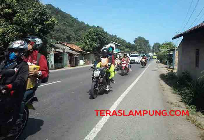 H-4 Lebaran, Pemudik dengan Sepeda Motor Mulai Padati Jalan Lintas Sumatera