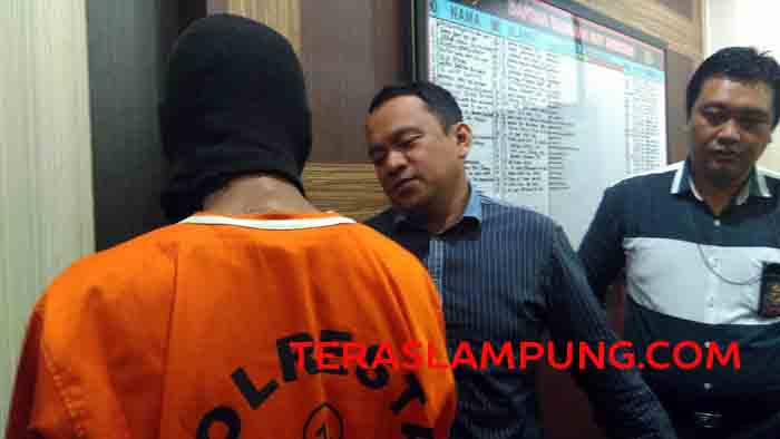 Pakai Akun Palsu di Facebook, Kernet Angkot Ini “Nyaru” Jadi Agen Model untuk Memeras dan Intimi Wanita Muda