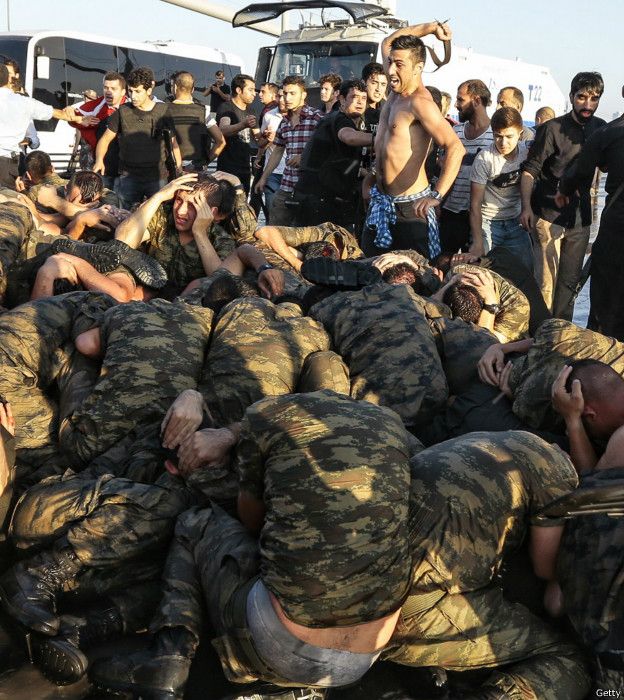 Kudeta Militer, Ribuan Tentara Turki Ditahan