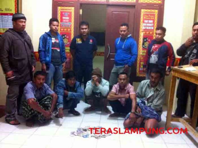 Tekab 308 Polres Lambar Bekuk Lima Pelaku Judi di Pos Ronda