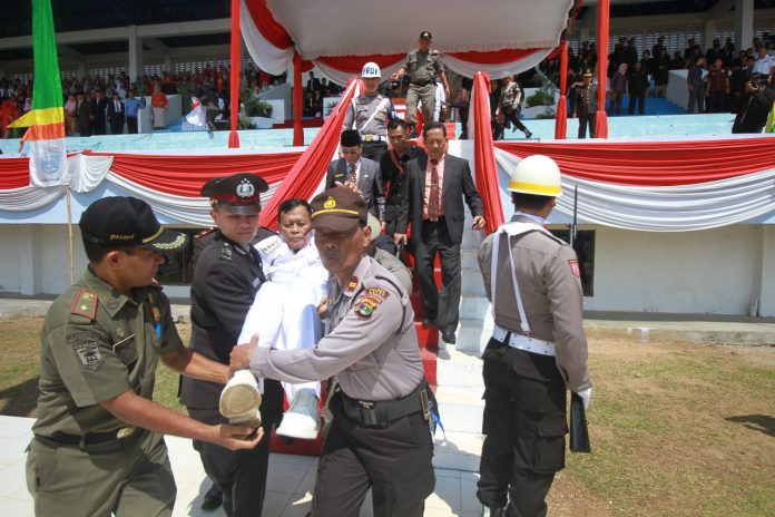 Walikota Metro Jatuh Pingsan Saat Jadi Inspektur Upacara Peringatan HUT RI