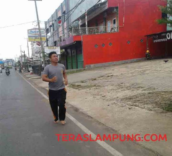 Indonesia Raih Emas Olimpiade 2016, Polisi di Lampura Ini Rela Kakinya Melepuh karena Penuhi Nazar