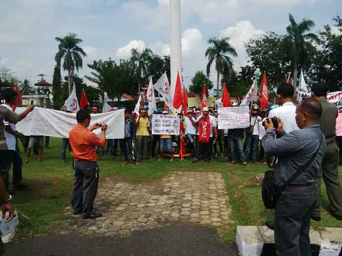 Soal Tender Proyek di Dinas PU, Pospera Berunjuk Rasa di Pemkab Lampura