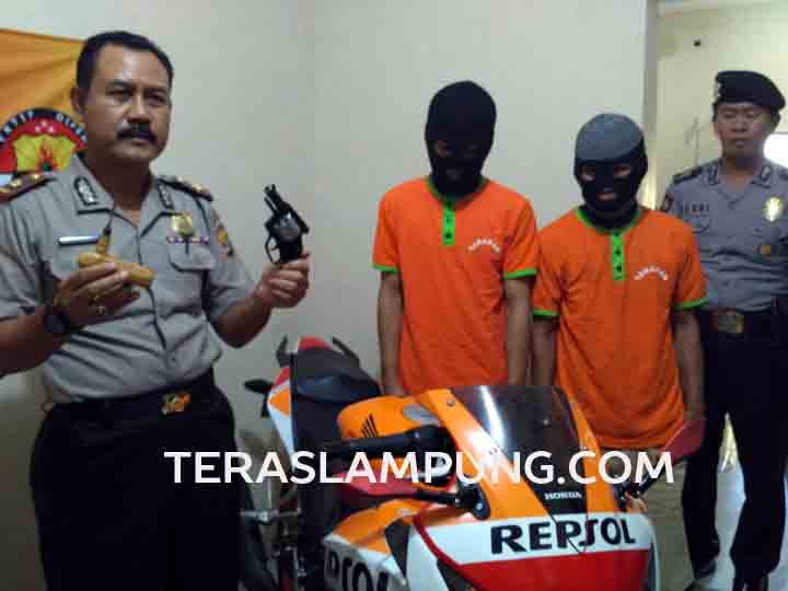 Dua Begal Bersenpi Asal Lamtim Ini Enam Kali Curi Sepeda Motor di Bandarlampung