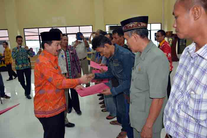 Walikota Bagikan 376 Sertifikat Gratis