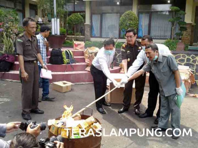 Kejari Bandarlampung Musnahkan Barang Bukti Narkoba dan Obat-Obatan