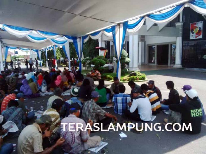 Konflik Lahan dengan Kimal, Ratusan Warga Madukoro Kembali “Ngluruk” Kantor Pemkab Lampura