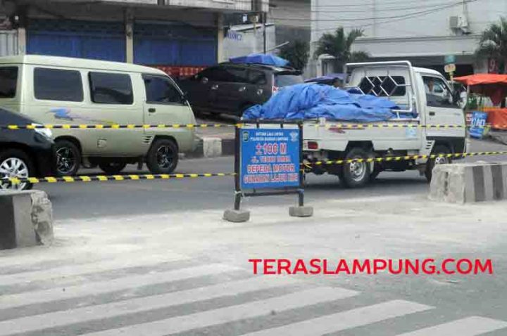 Median Jalan di Jl Kartini – Taman Tugu Juang Bandarlampung Mulai Dibongkar