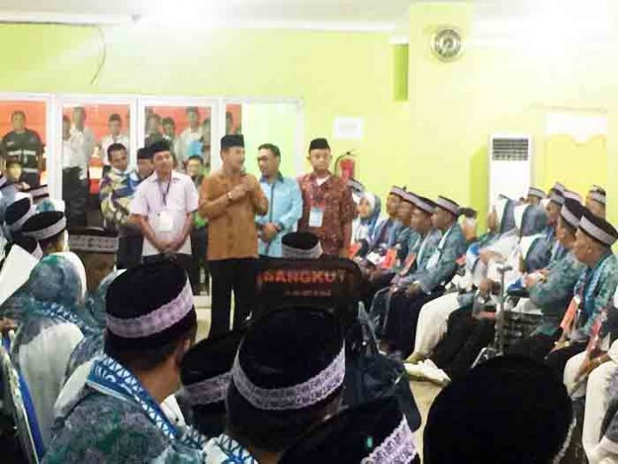 Lepas Keberangkatan Wagub, Gubernur Ridho Minta Jamaah Haji Doakan Lampung