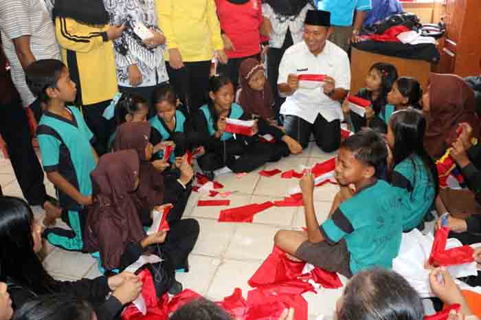 Warga Lampung Tengah Antusiaas Sambut Aksi Gerakan Satu Juta Bendera