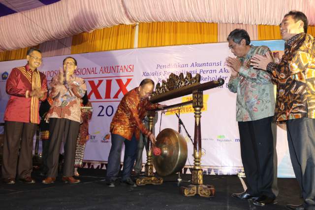 Menristek Buka Simposium Nasional Akuntansi di Unila