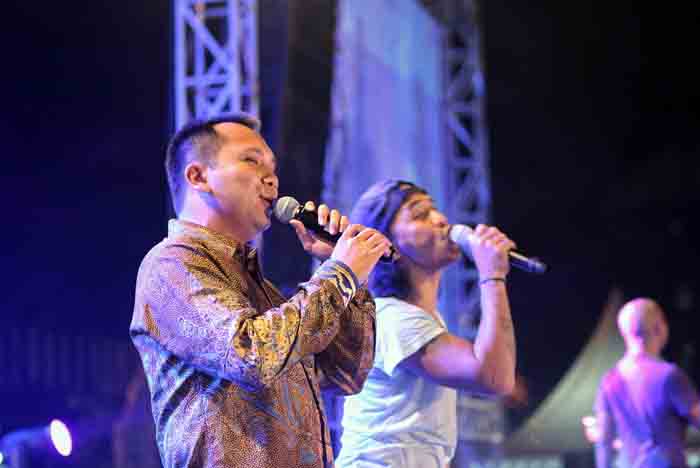 Pesta Rakyat HUT ke-71 RI, Slank Hipnotis Gubernur Lampung dan Ribuan Slankers di Lapangan Saburai