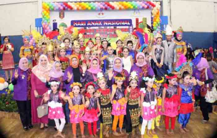 Yustin Hadiri Peringatan Hari Anak Nasional