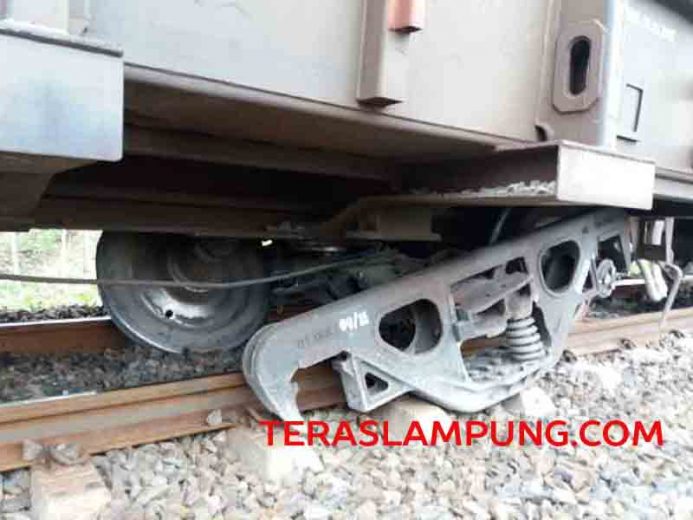 Tujuh Gerbong Kereta Api Babaranjang Anjlok di Ketapang Lampung Utara