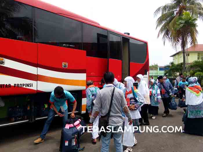 Sebanyak 345 Calon Jamaah Haji Lampung Kloter Terakhir Diberangkatkan Menuju Jeddah