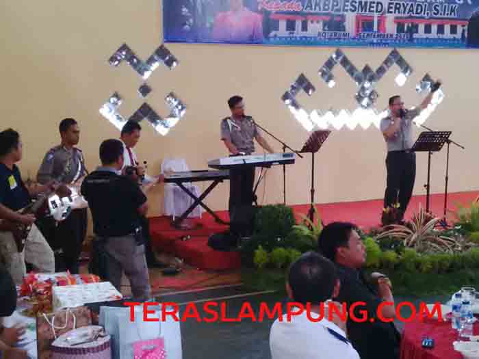 Band “The Black of Justice” Polres Lampura Semarakkan Acara Pisah-Sambut Kapolres