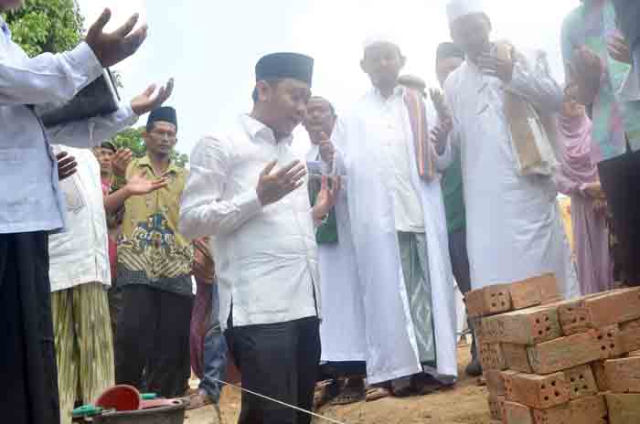 Hadiri Pengajian di Sukadana Udik, Bupati Lampura Letakkan Batu Pertama Pembangunan Ponpes