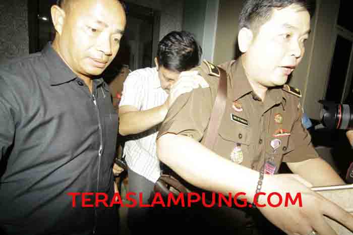 Ditetapkan Masuk DPO, Tiga Tersangka Gratifikasi Proyek Alkes RSUD Bob Bazar Menyerahkan Diri