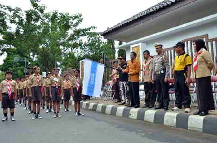 Lepas Gerak Jalan Pramuka, Walikota Pairin Ingatkan Bahaya Narkoba