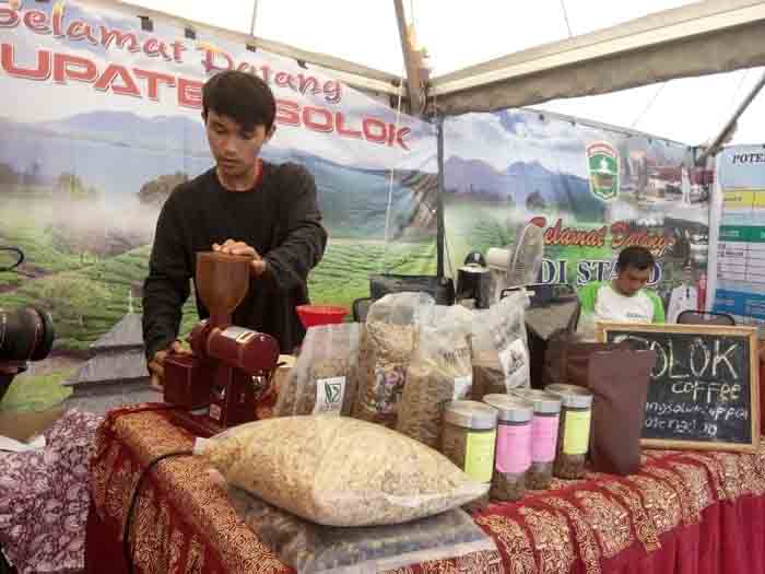 Peserta Ekspo Potensi Desa di Kota Padang Saling Berbagi Kiat Sukses