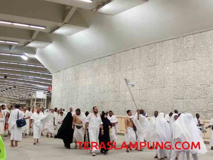 Bersemangat Menuju Jamarat, Malam Ini Jamaah Haji Lempar Jumrah