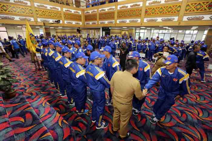 Lepas Kontingen ke PON XIX Jabar, Gubernur Ridho Ingatkan Atlet untuk Fokus