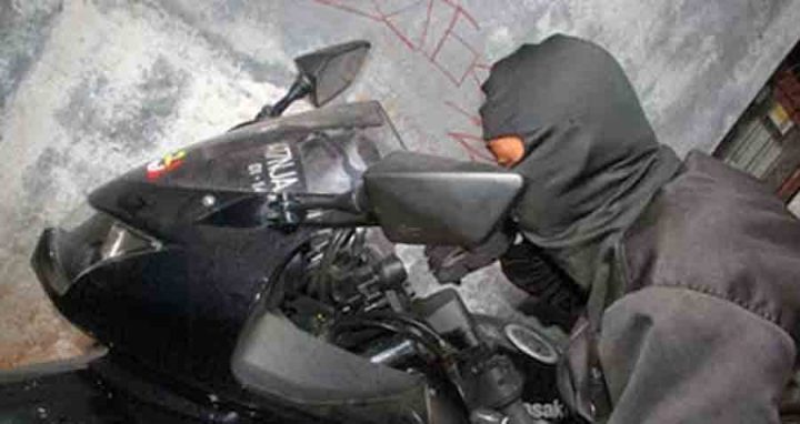 Iseng “Mancing” dengan Dompet, Sepeda Motor ABG di Kotabumi Dibawa Kabur Begal