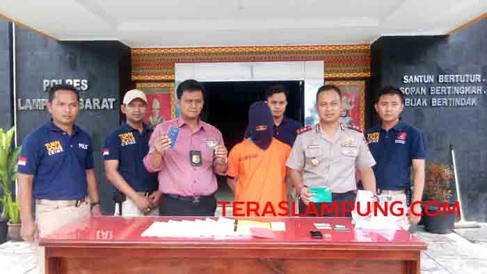 Gelapkan Uang Rp 2,263 Miliar Pegawai Bank Mandiri Syariah Ditahan Polisi