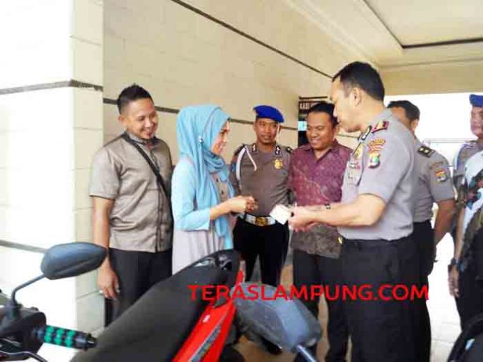 Polresta Bandarlampung Serahkan Sepeda Motor Curian dari Lamtim kepada Para Pemilik