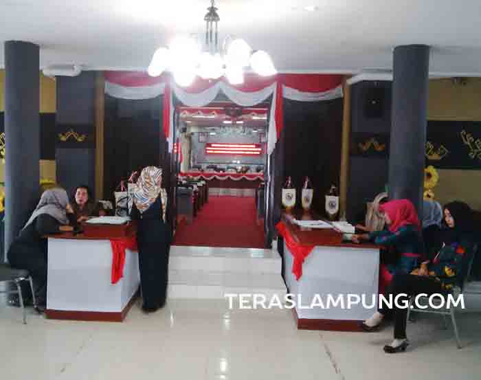 Sidang Paripurna Penyampaian KUA-PPAS Perubahan 2016 Kabupaten Lampura Mulur