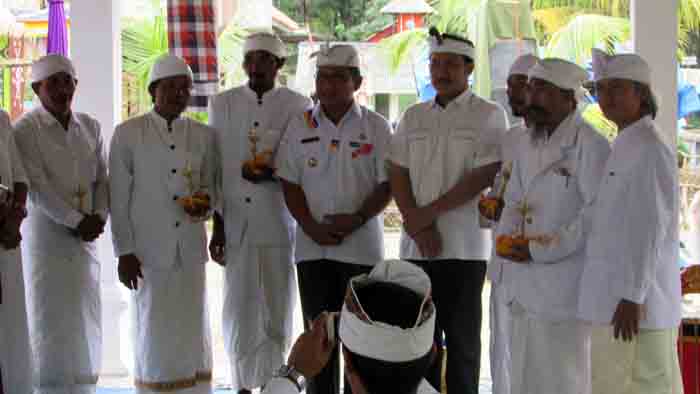 Bupati dan Wakil Bupati Tuba Hadiri Upara Melapas Pura Tri Khayangan Tunggal