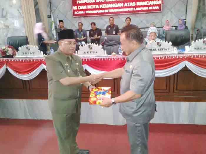 Wabub Sri Widodo Sampaikan Raperda APBD-P 2016 Lampung Utara