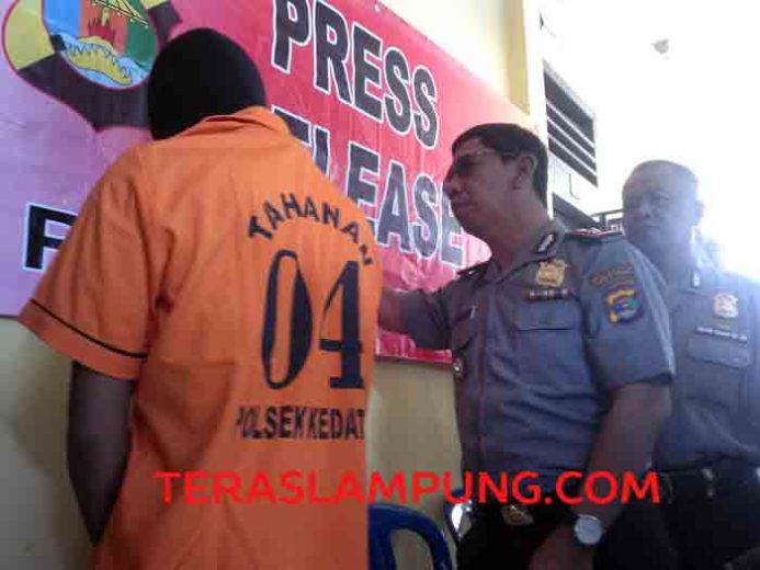 Pengedar Narkoba Dibekuk Saat Main Catur di Rumahnya