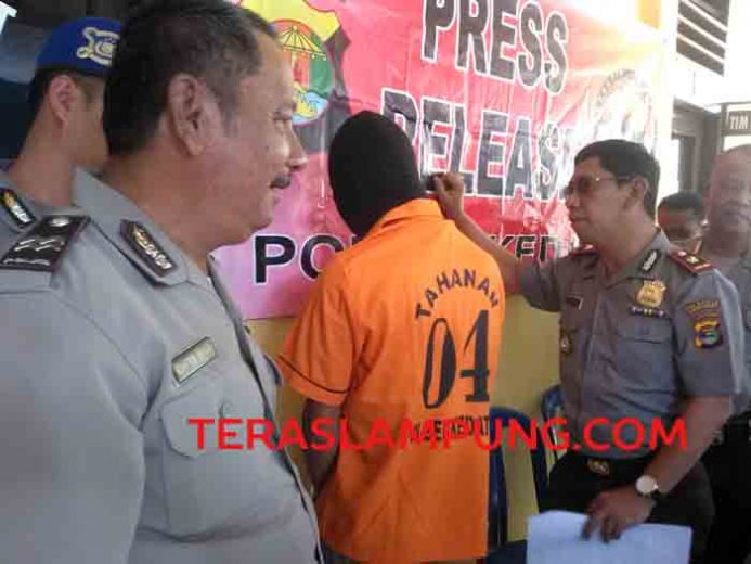 Anaknya akan Ditangkap, Ayah Tersangka Pengedar Narkoba Adang Polisi dengan Pedang